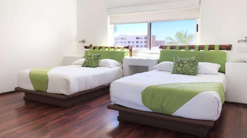 Hotel Seven Crown Express & By Kavia Cabo San Lucas