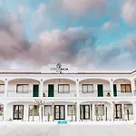 Verde Baja Hotel