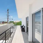 Primer Piso Condo , 3 Recamaras+2.5 Banos +Alberca