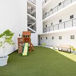 Primer Piso Condo , 3 Recamaras+2.5 Banos +Alberca