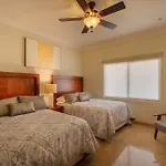 Condo Paraiso - Luxurious New Condo 300Mt From The Beach