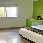 Seven Crown Express & Suites By Kavia