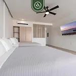 Amazing 2Br Condo With Terrace Overlooking The Marina
