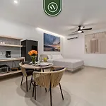 Amazing 2Br Condo With Terrace Overlooking The Marina