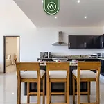 Brand New 3 Bedroom Penthouse - Oceanview Rooftop Pool