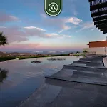 Amazing Unit With Ocean View