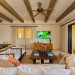 2 Bd 5-Star Beachfront Hacienda