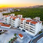 Upscale 2Bdrm Condo In Cabo