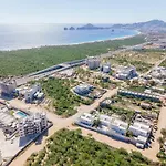 Stunning 2 Bedroom, 2 Bathroom Condo Just A 5 Minute Drive To The Beach