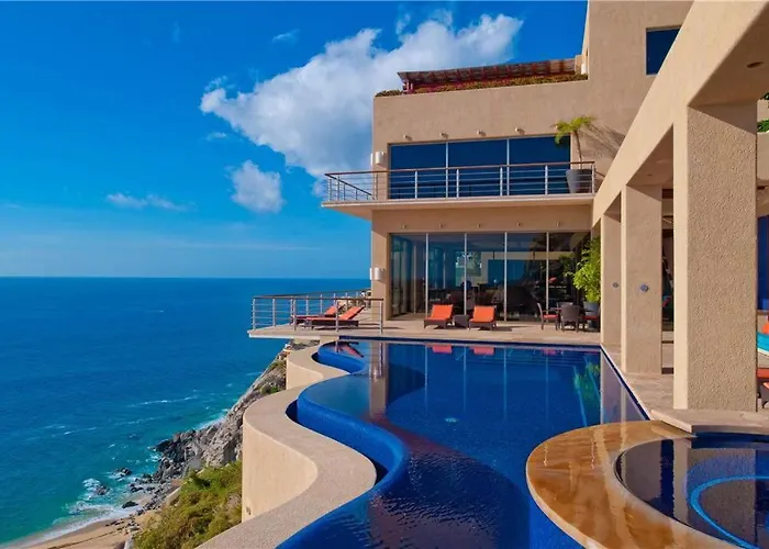 Luxurious Hillside Oceanfront 8 Bedroom Villa Bellissima