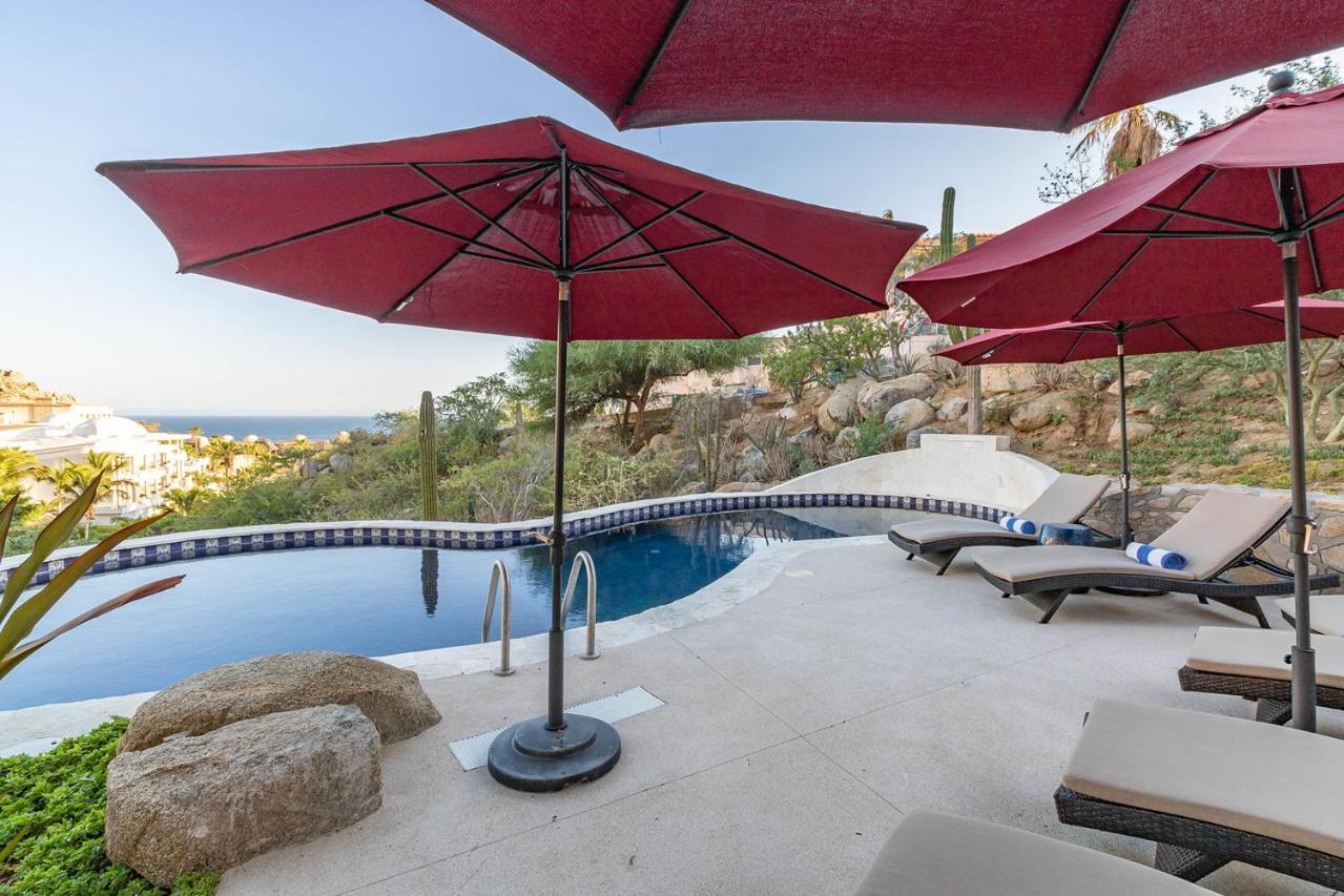 Contemporary With 2 Pools, Walking Distance To And Butler Included