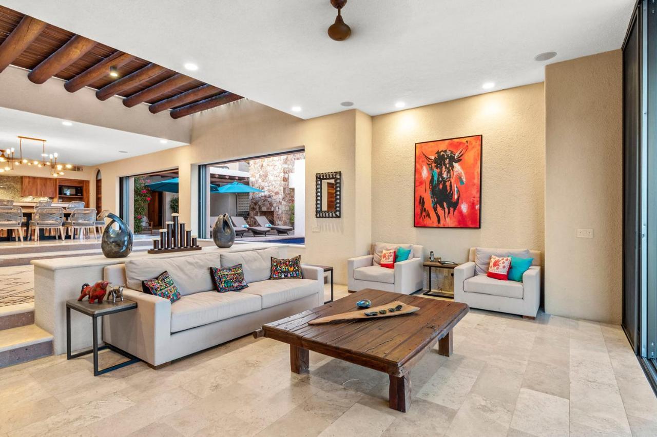 Contemporary With 2 Pools, Walking Distance To And Butler Included Villa *