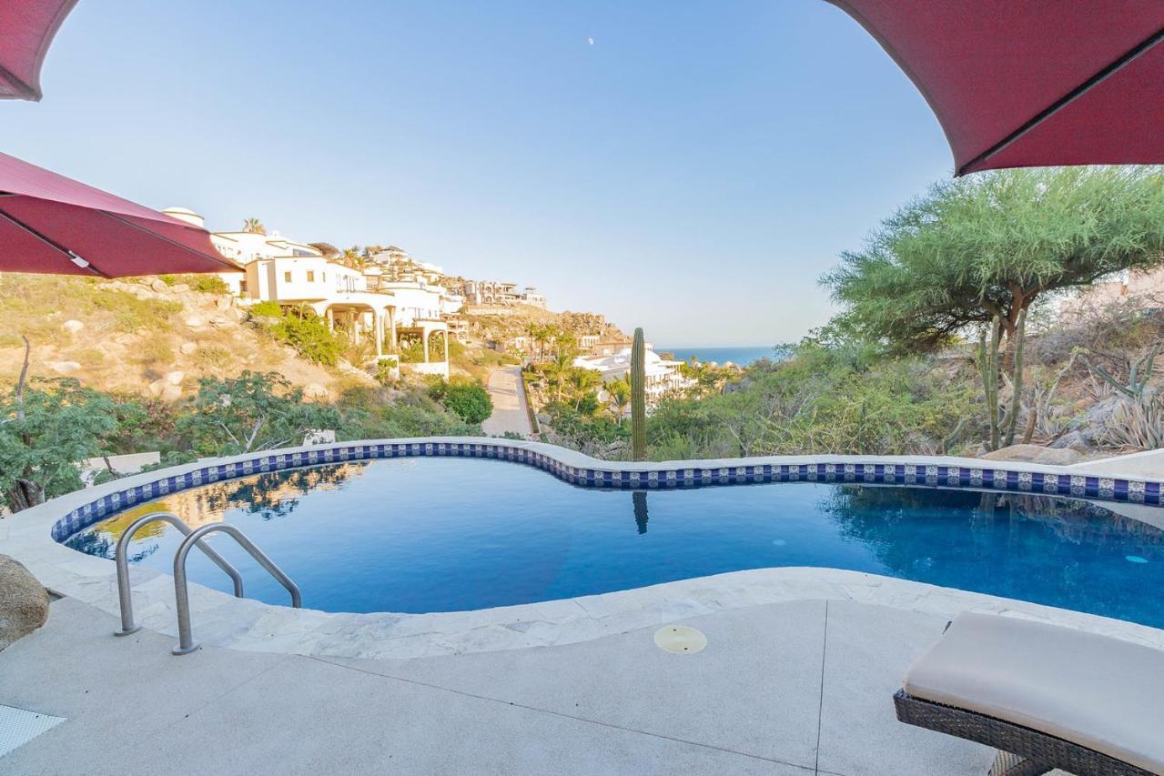 Contemporary With 2 Pools, Walking Distance To And Butler Included