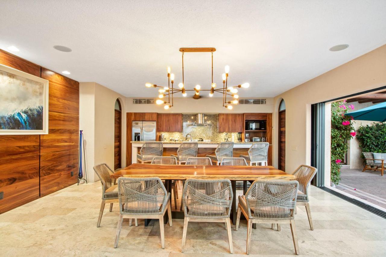 Villa Contemporary With 2 Pools, Walking Distance To And Butler Included *