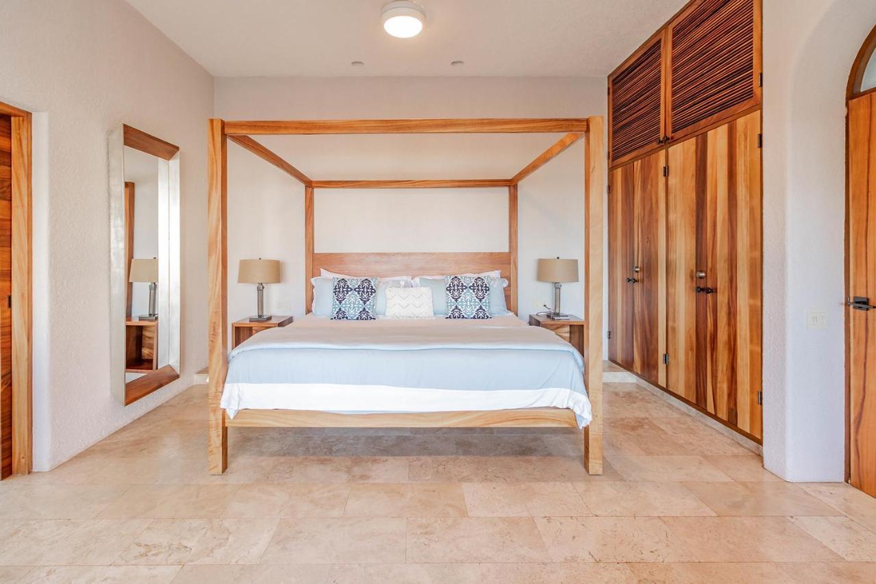 Contemporary With 2 Pools, Walking Distance To And Butler Included Villa *