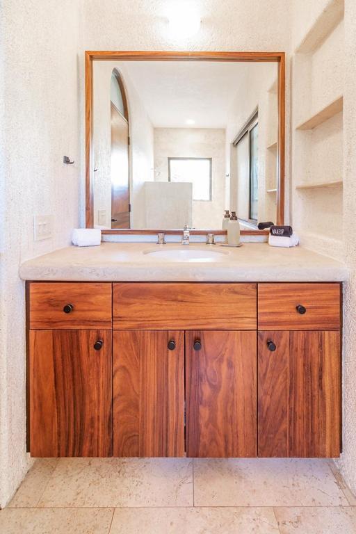 Contemporary With 2 Pools, Walking Distance To And Butler Included * Cabo San Lucas