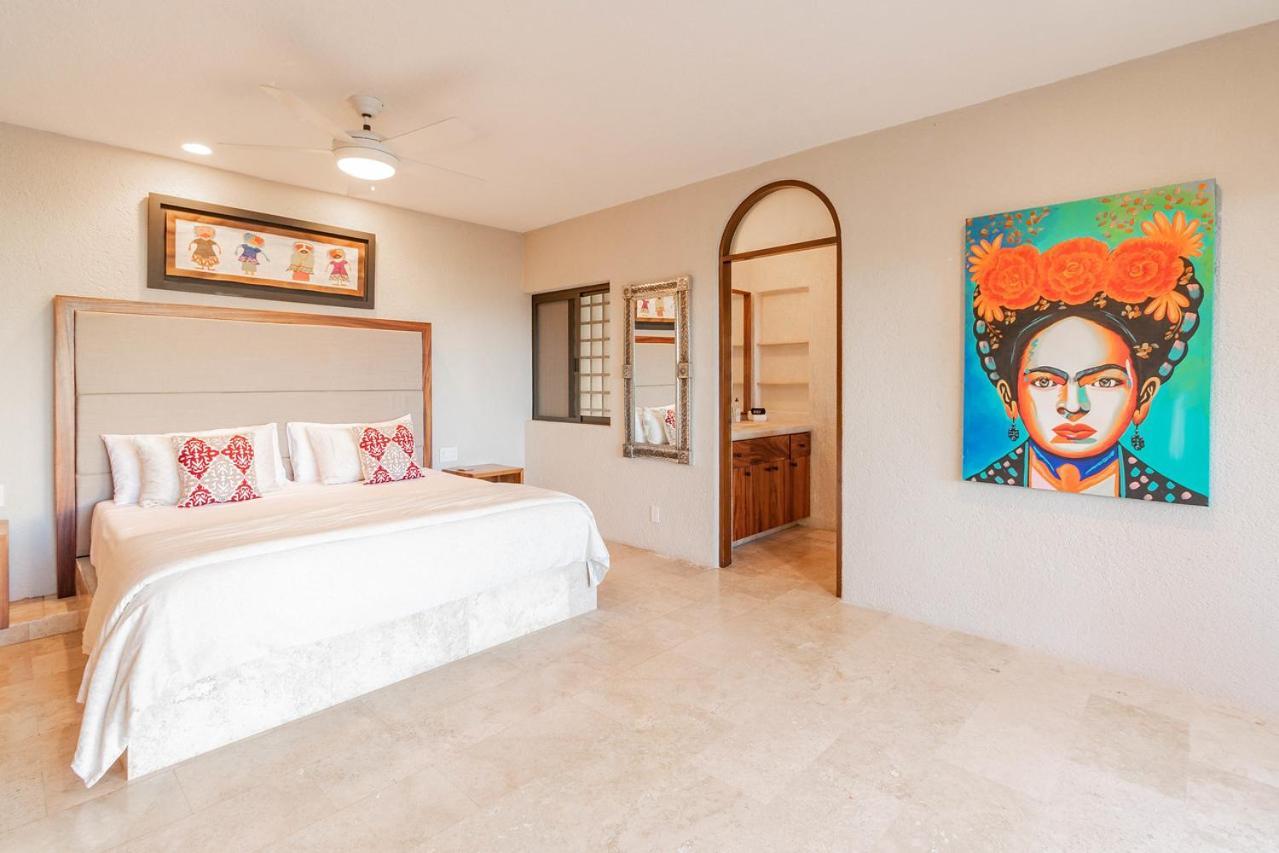 Contemporary With 2 Pools, Walking Distance To And Butler Included *