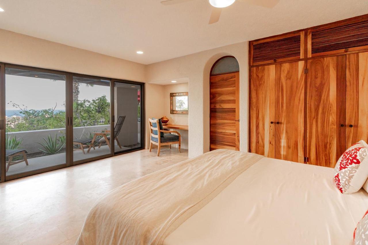 Contemporary With 2 Pools, Walking Distance To And Butler Included Villa *