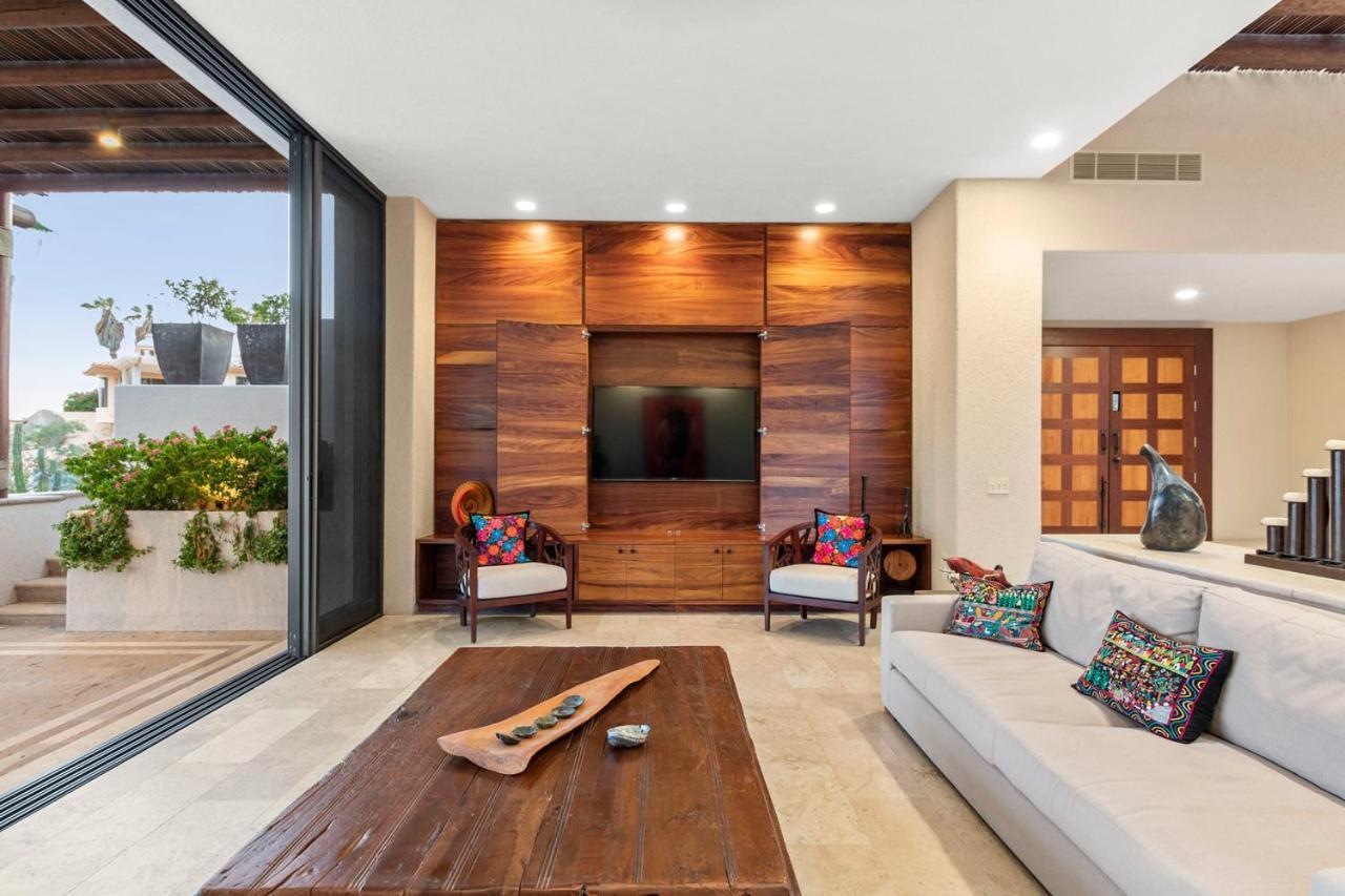 Contemporary With 2 Pools, Walking Distance To And Butler Included Villa *
