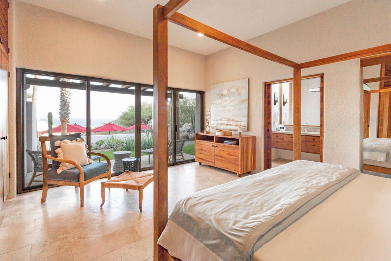 Villa Contemporary With 2 Pools, Walking Distance To And Butler Included