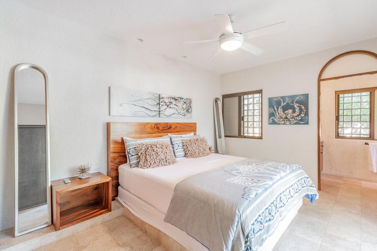 Contemporary With 2 Pools, Walking Distance To And Butler Included Villa