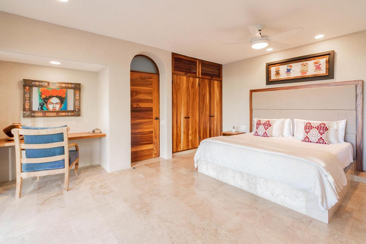 Contemporary With 2 Pools, Walking Distance To And Butler Included Villa *