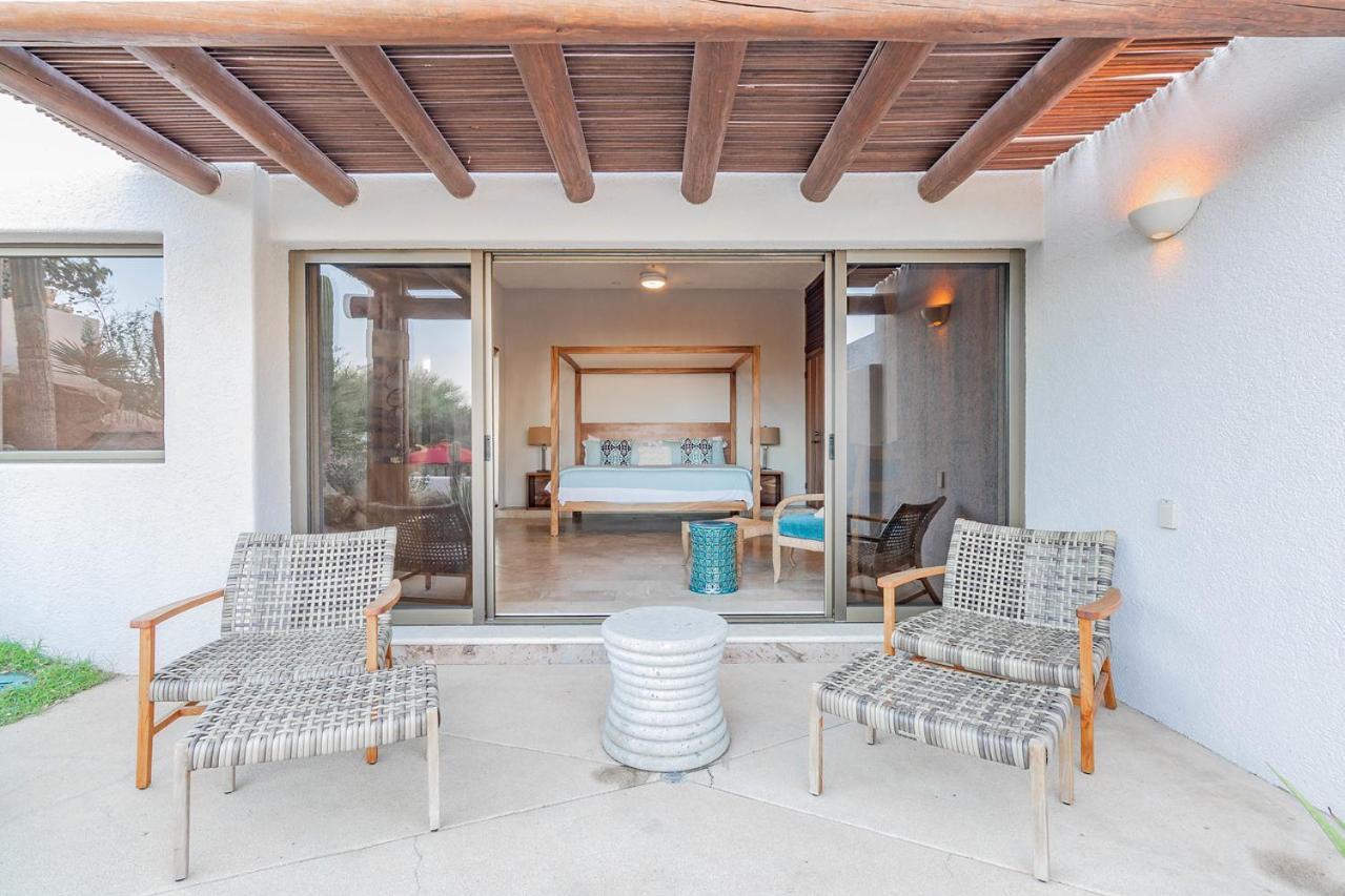 Villa Contemporary With 2 Pools, Walking Distance To And Butler Included