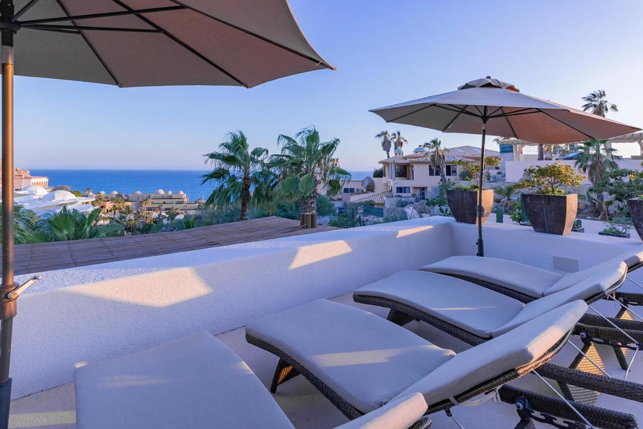 Contemporary With 2 Pools, Walking Distance To And Butler Included Villa *