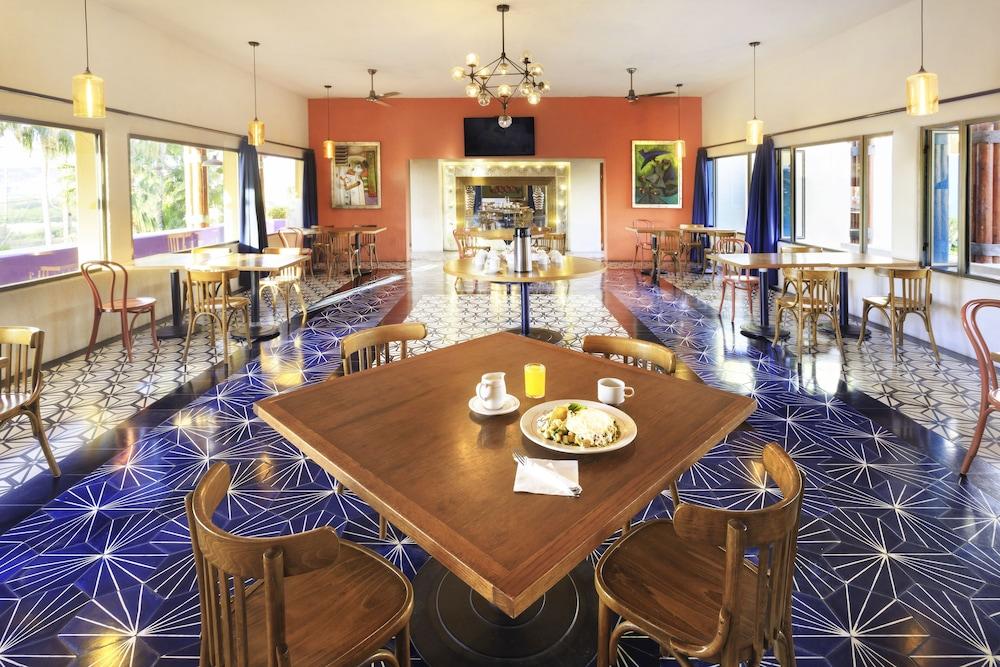 Patios Hotel 4*