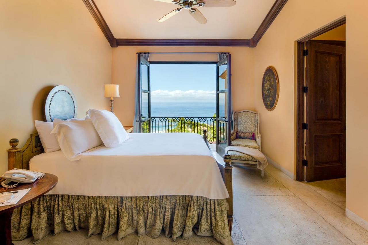 Exquisite With Awesome Views & Staff In Pedregal!