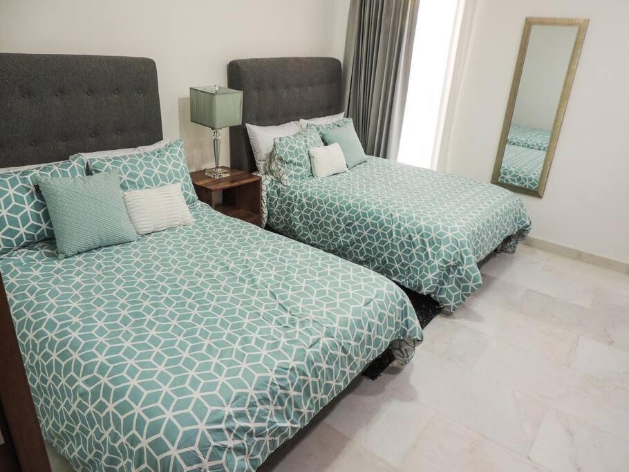 Beautiful Ocean View Condo, 3br 3.5 Bt Apartment