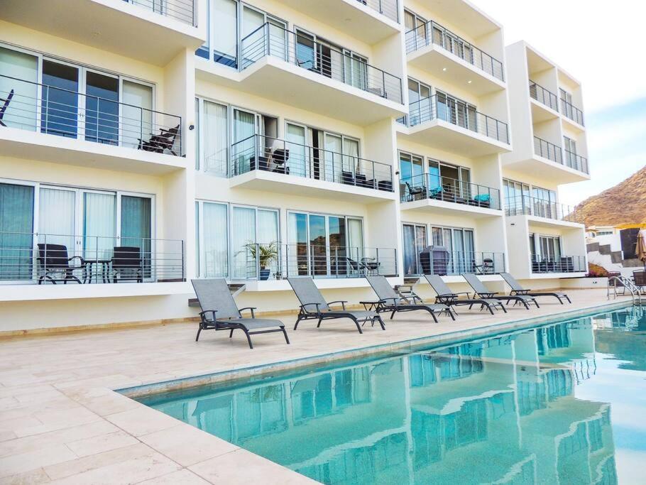 Beautiful Ocean View Condo, 3br 3.5 Bt *