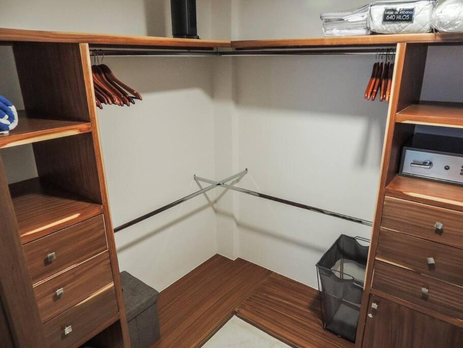 Beautiful Ocean View Condo, 3br 3.5 Bt