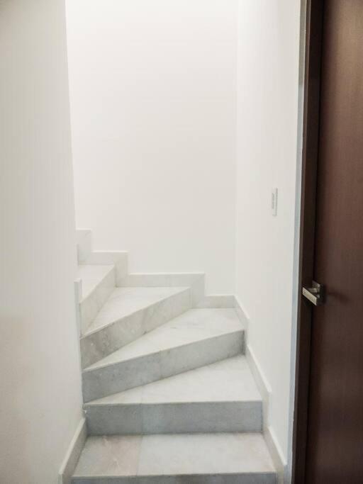 Beautiful Ocean View Condo, 3br 3.5 Bt