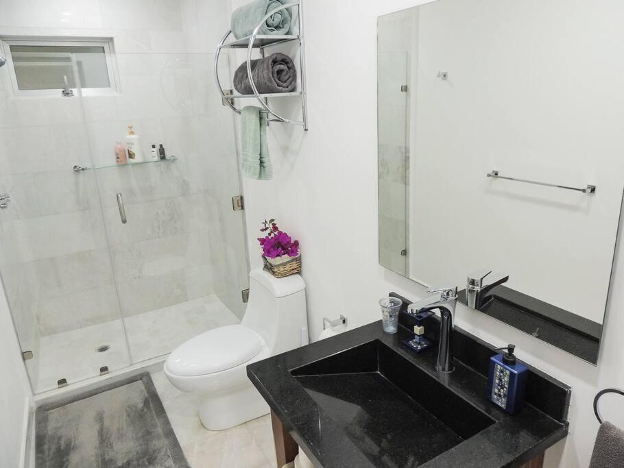 Beautiful Ocean View Condo, 3br 3.5 Bt Apartment *