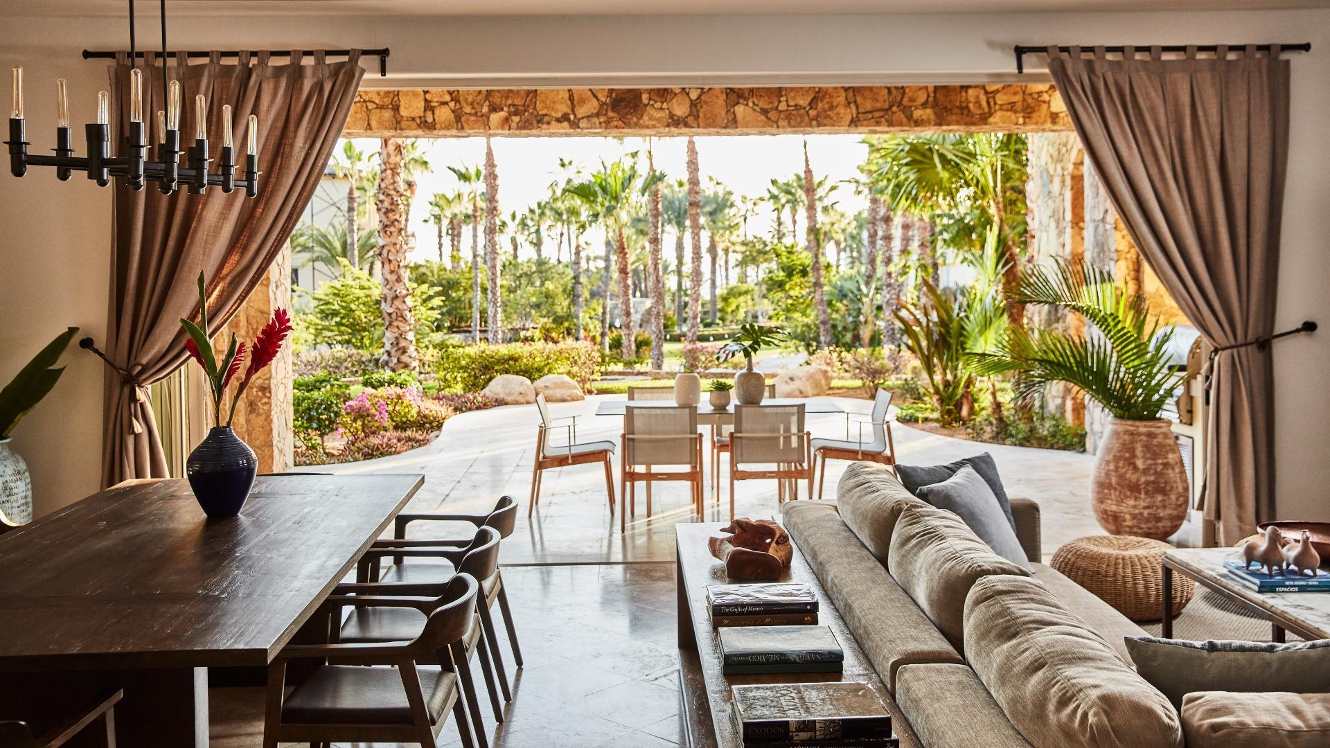 Resort Esperanza, Collection