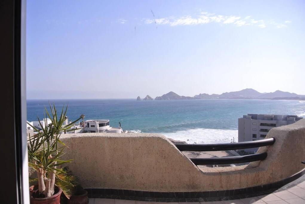 Apartment Oceanfront Penthouse, 2 Masters, 2 Baths, Kitchen! *