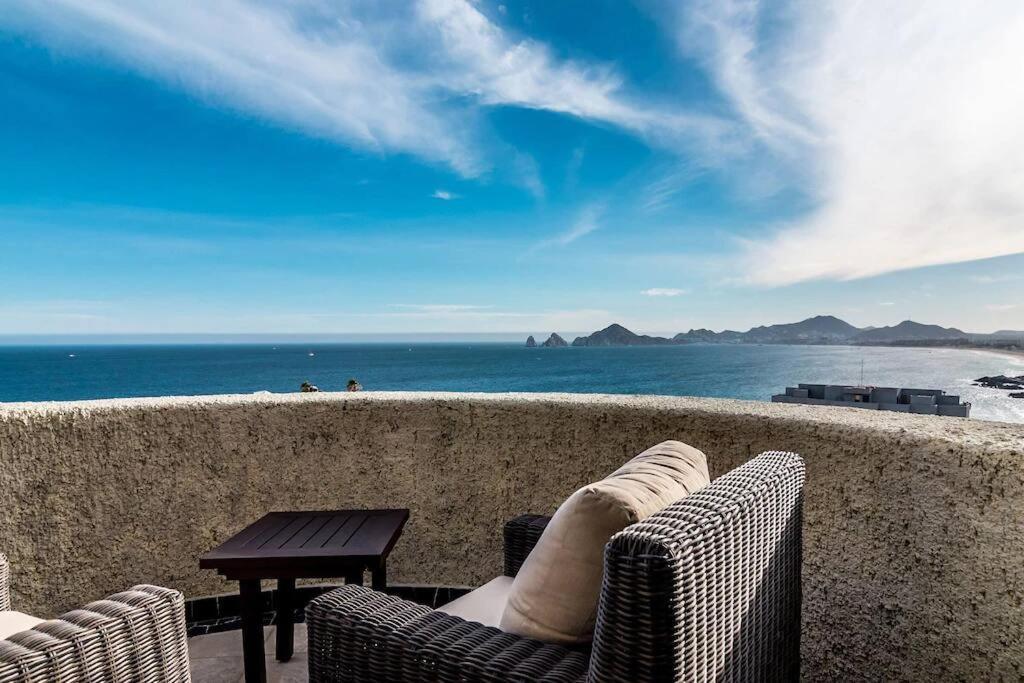 Oceanfront Penthouse, 2 Masters, 2 Baths, Kitchen!