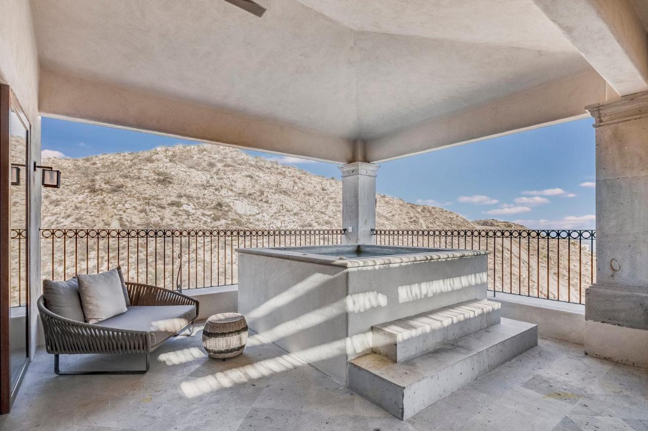 Hotel Live Aqua Private Residences Cabos 5*