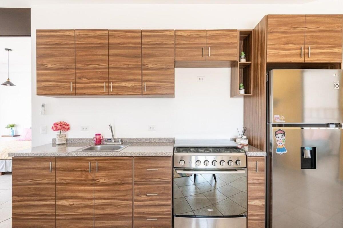 Primer Piso , 3 Recamaras+2.5 Banos +alberca Apartment *