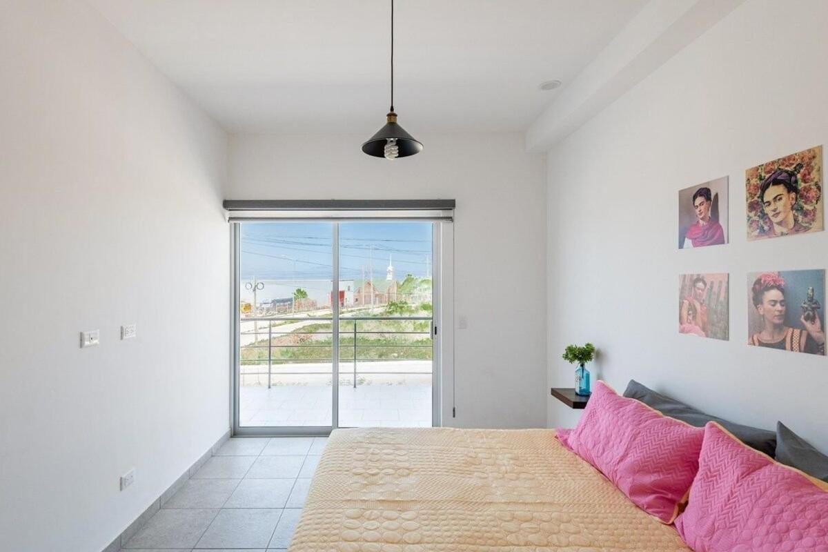 Primer Piso , 3 Recamaras+2.5 Banos +alberca Apartment *