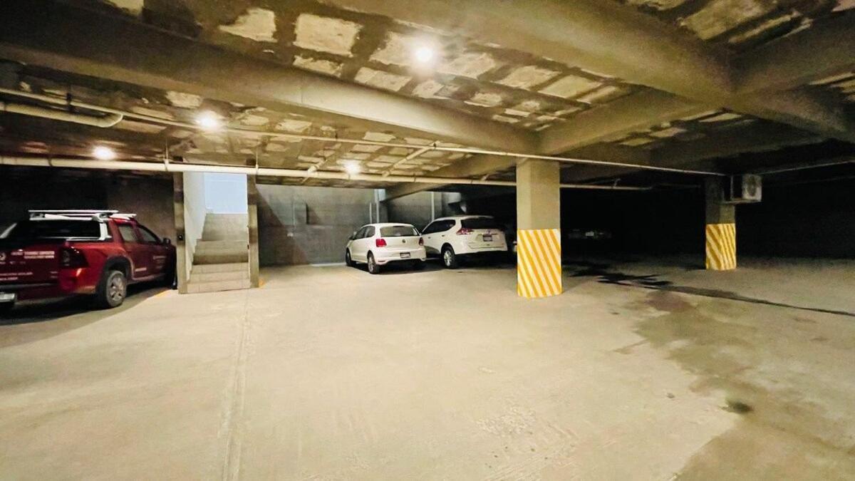 Primer Piso , 3 Recamaras+2.5 Banos +alberca *