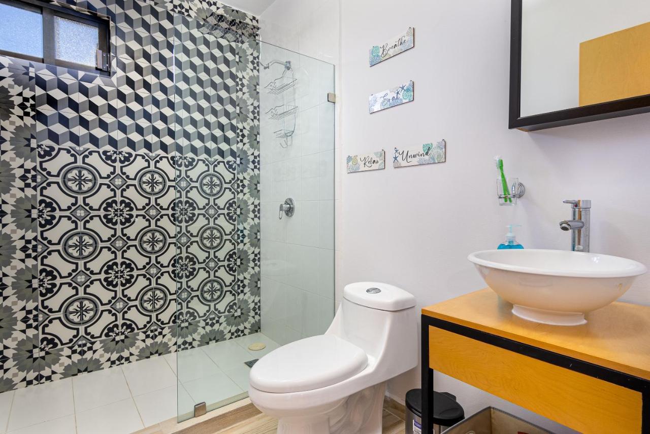 Stunning 2 Bedroom, 2 Bathroom Just A 5 Minute Drive To The *