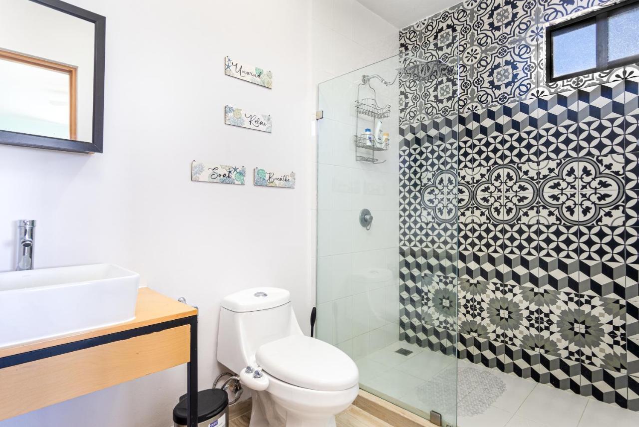 Stunning 2 Bedroom, 2 Bathroom Just A 5 Minute Drive To The *