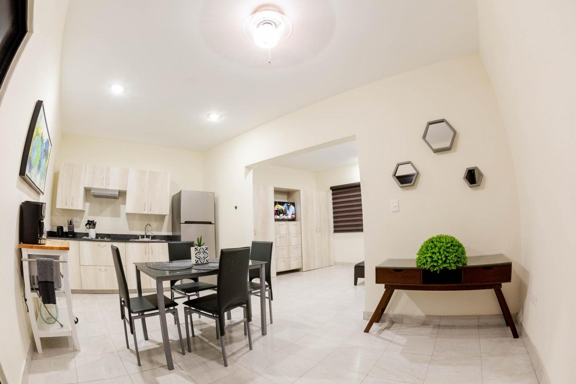 Cozy Sudio In The Heart Of Downtown. Walk Cabo #4 *