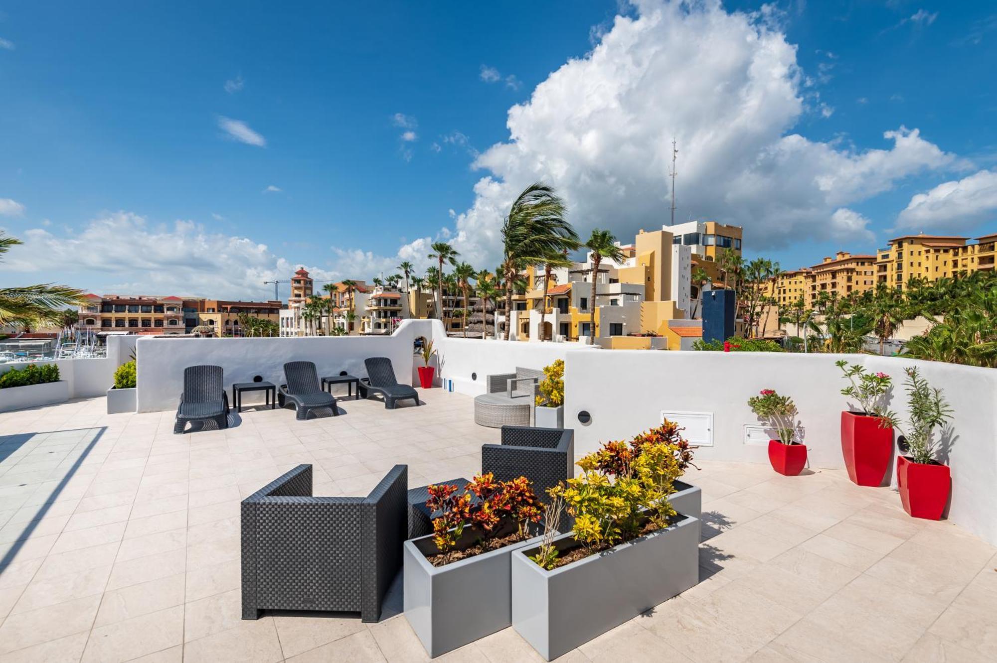 Marina Cabo Plaza Town&beach