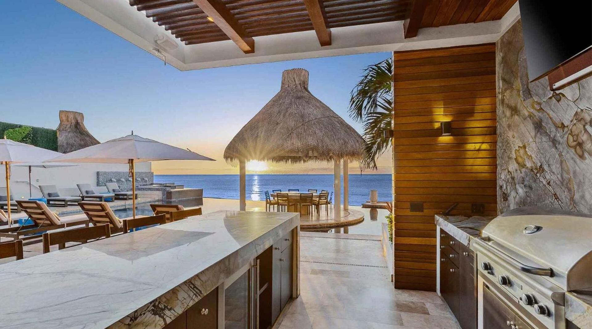 Beachfront With Butler Service, San Jose Del Cabo Villa *