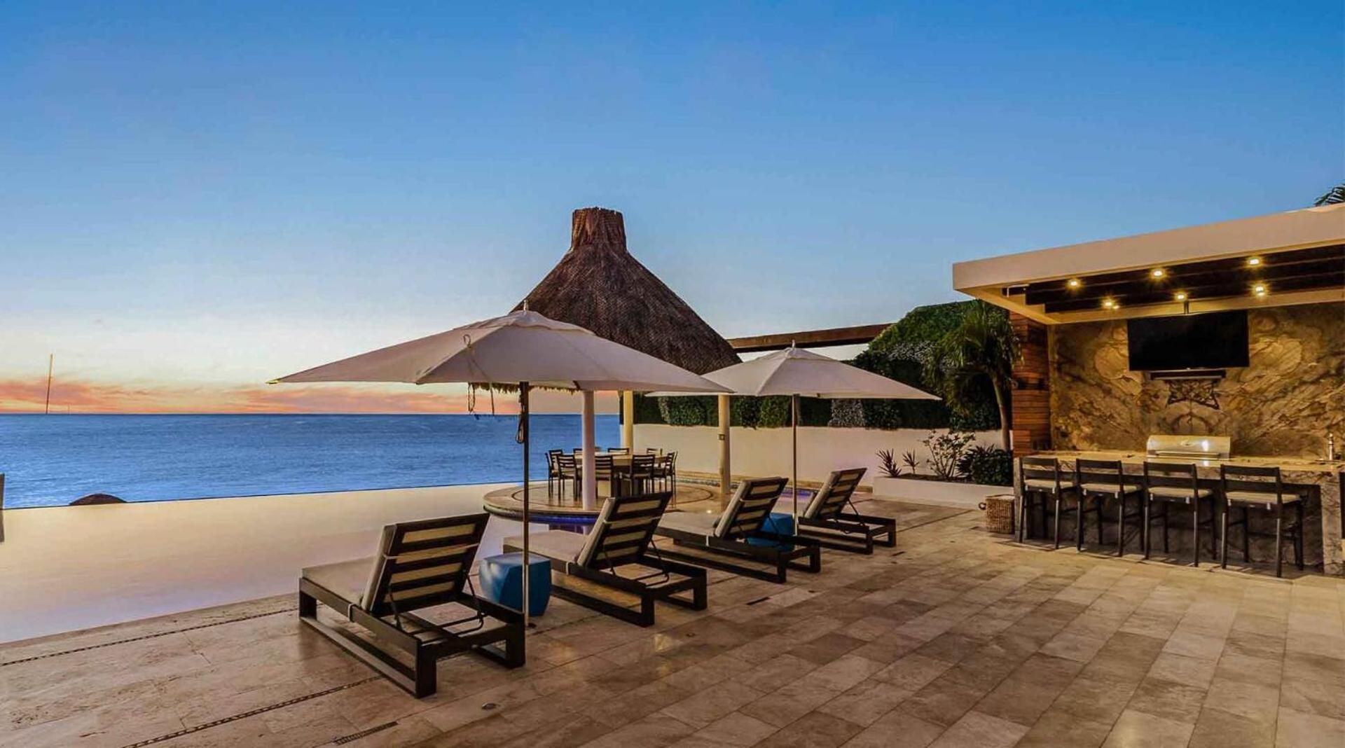Beachfront With Butler Service, San Jose Del Cabo Villa