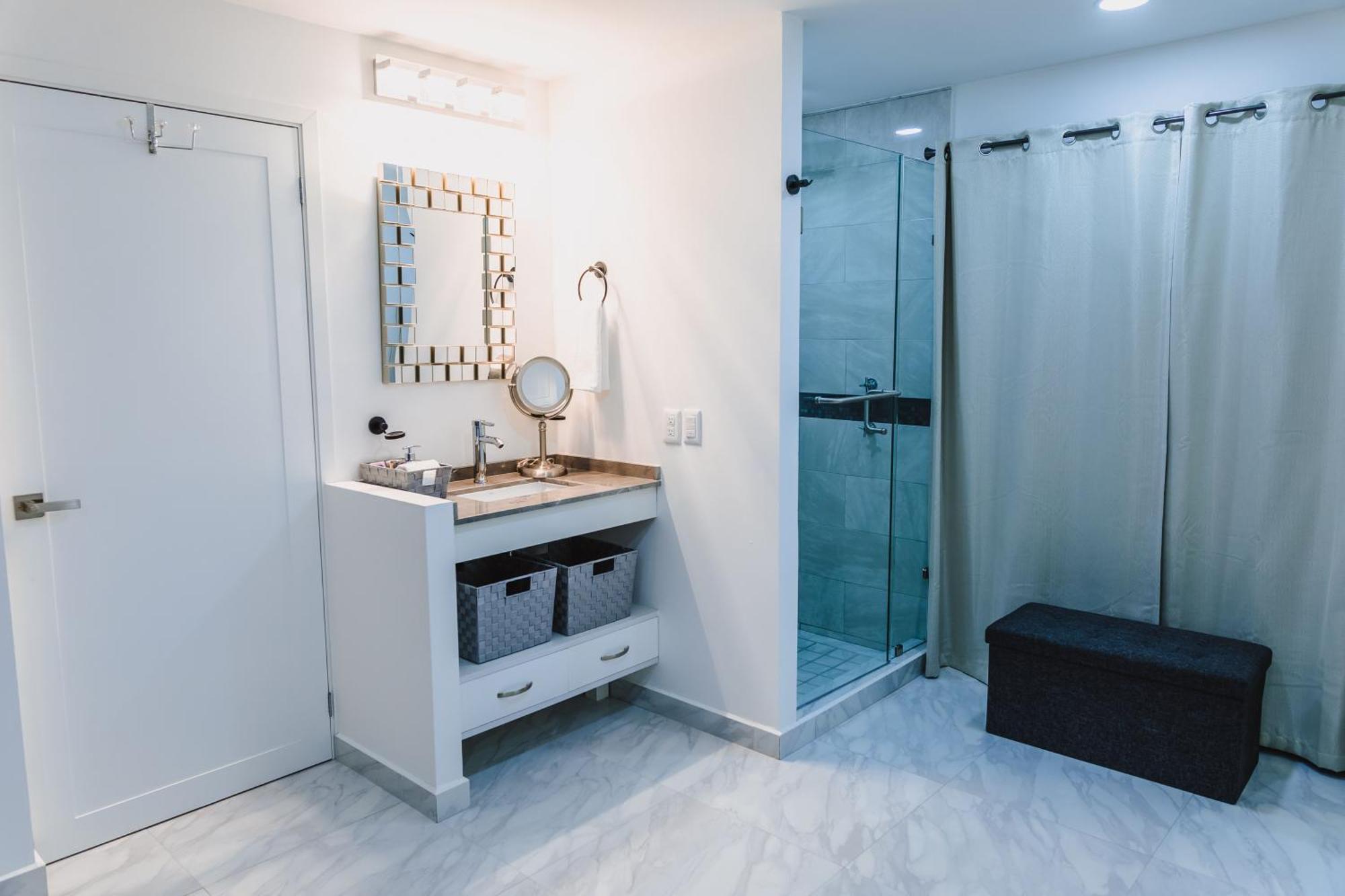 Silverwhite Apartment