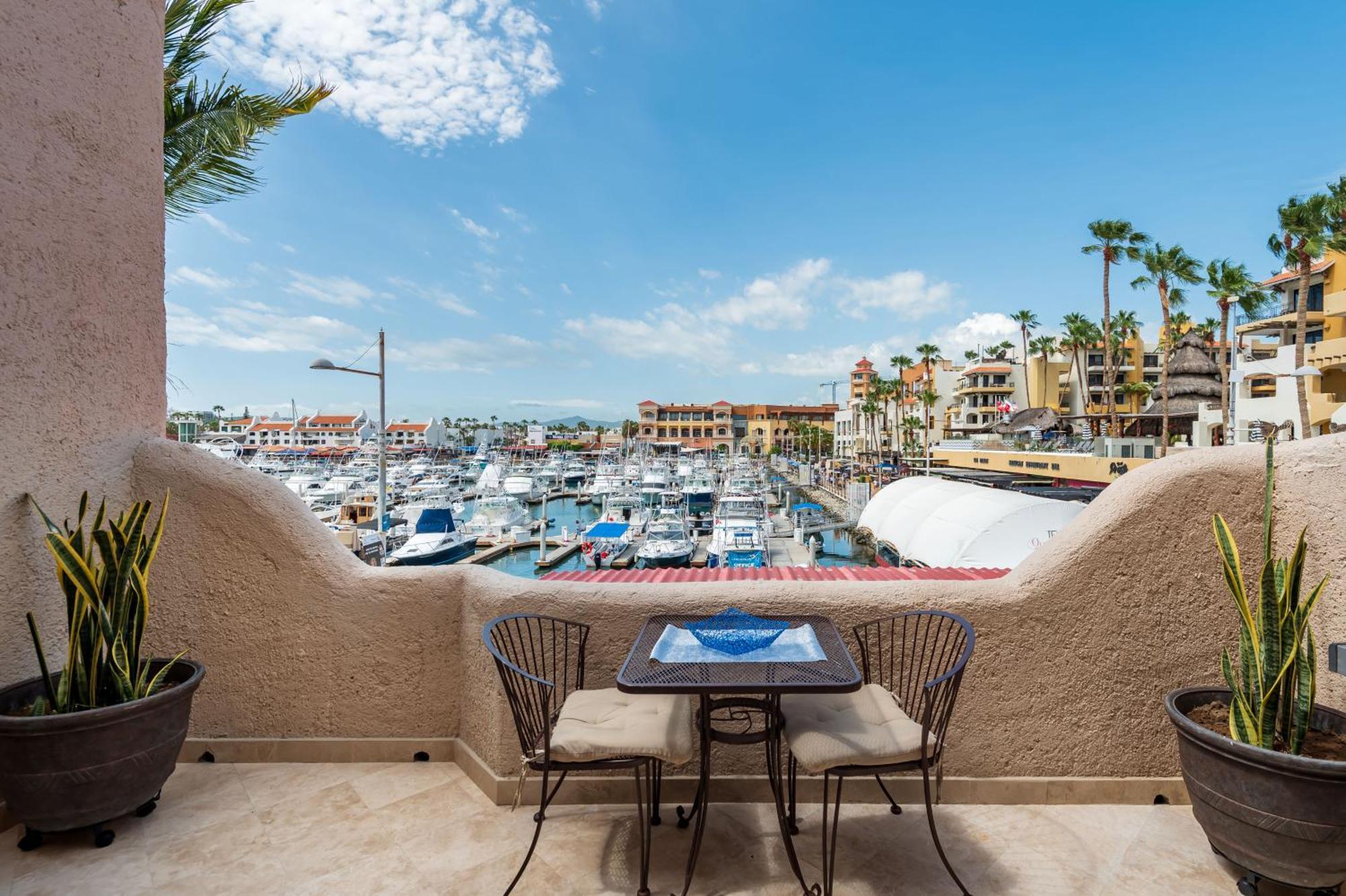 Marina Cabo Plaza Town&beach